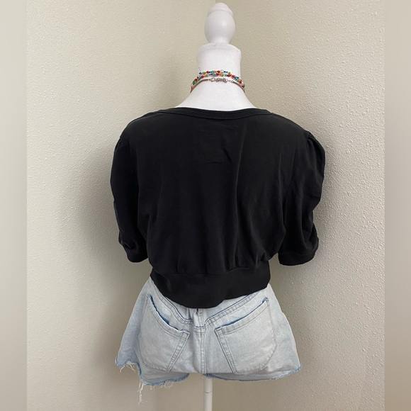 Black Buttoned Cropped Top - Picture 5 of 7